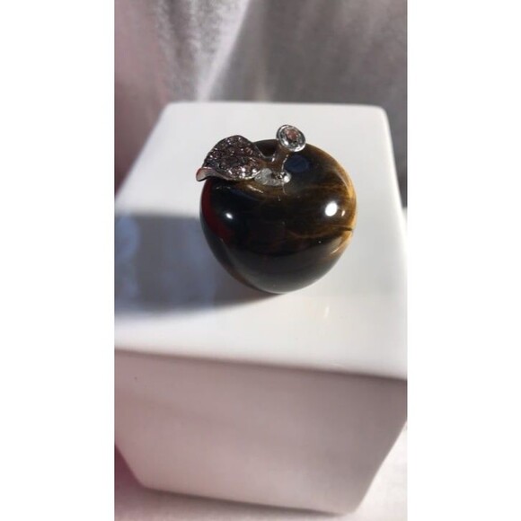 Tiger Eye Apple Carving - Picture 1 of 6